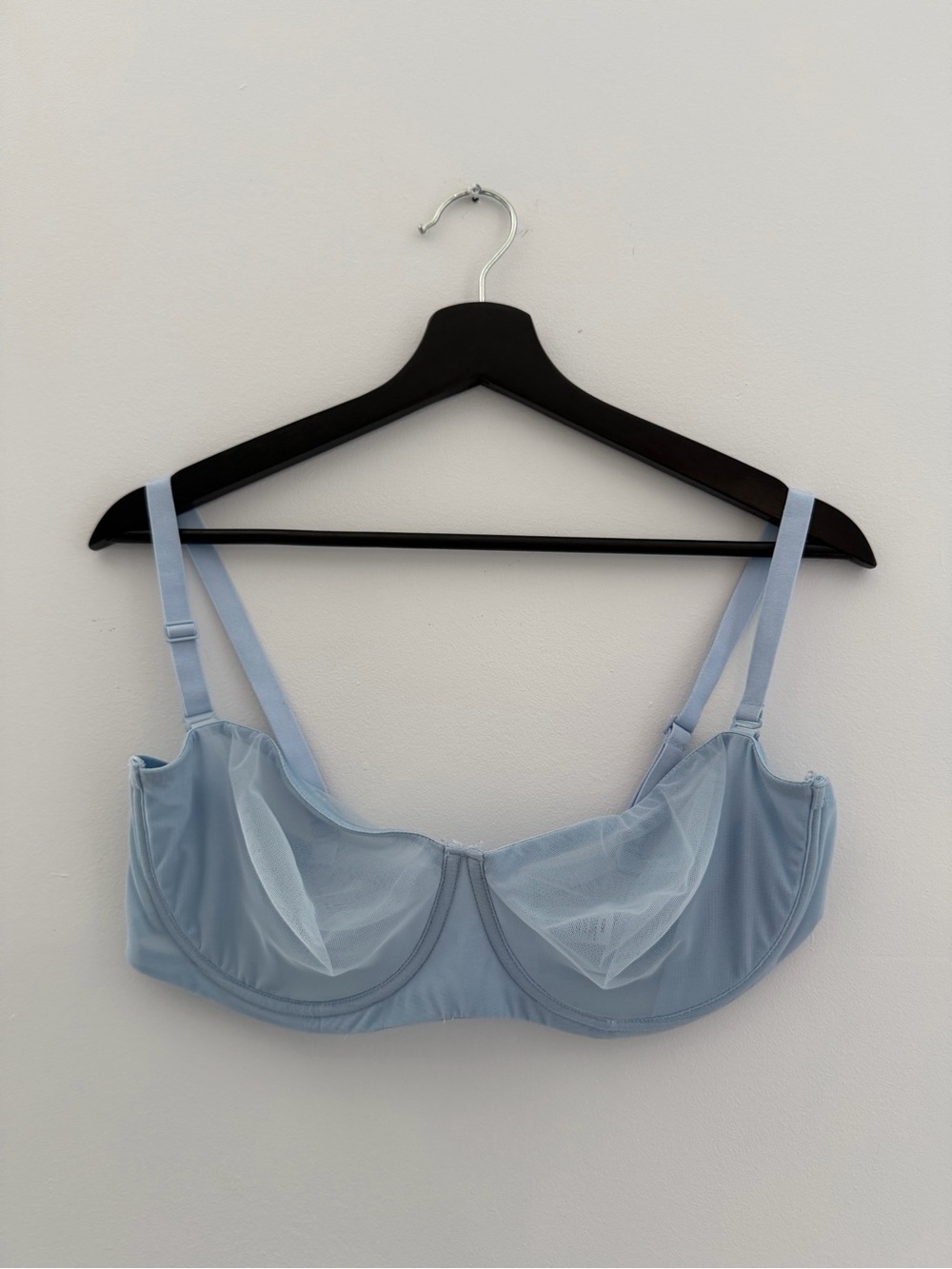 Skims Ultra Fine Mesh Strapless Bra in Glacier, Size 38DD